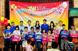 Tạp Chí Du lịch TP.HCM cùng 250 thiếu nhi Chợ Đệm, Q8 “Vui Tết Trung Thu 2014”