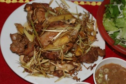 Đến Mộc Châu ngày lạnh thưởng thức món bê chao nóng hổi