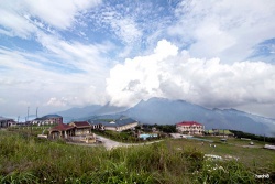 Những hành trình khám phá đỉnh Mẫu Sơn vào mùa hè