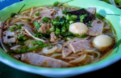 Đến đảo tỏi Lý Sơn thưởng thức bún riêu cua